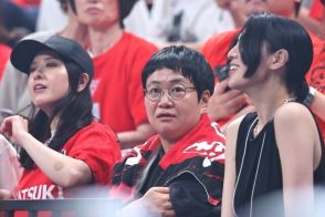 「え？ ビックリ！」お馴染みの面々に現大河女優も…日本男子バスケの応援席で実現した“特大インパクトの最前列”が話題！「豪華ですねぇ」