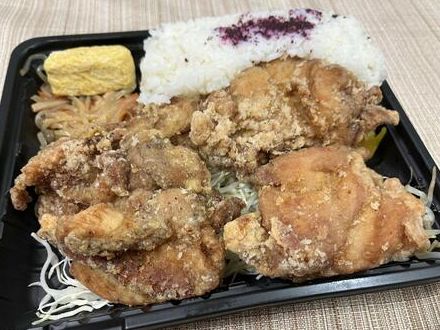 巨大なから揚げがゴロゴロ！ボリューミーで大食いさんも大満足のお弁当「特製から揚げ弁当タオ」（東京都港区）