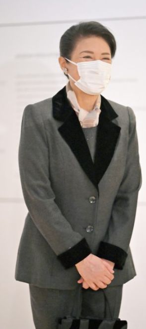 皇后雅子さまの“ロイヤルファッション”をチェック　長らく愛用されているストールはCHANELのもの、沖縄で「かりゆしワンピース」など