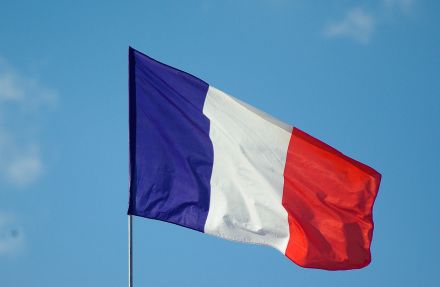 フランス総選挙で左派連合が１位の予想…「極右阻止しよう」で状況が逆転