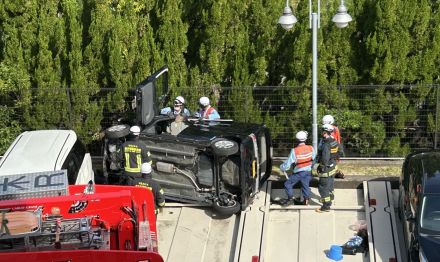 【速報】「８０代男性が車内に取り残されている」　大阪・茨木市にあるマンションの立体駐車場で軽自動車が横転事故　８０代男性がけ