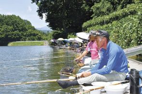 県内外の愛好家、釣果競う みどり湖ヘラブナ釣り大会　長野県塩尻市