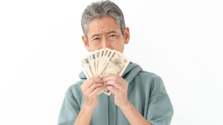 銀行に騙された！退職金2,500万円、年金月19万円の65歳男性〈毎月分配型投資信託〉を勧めてきた営業マンに憤慨も…「勘違いでした」と猛省したワケ【CFPの助言】