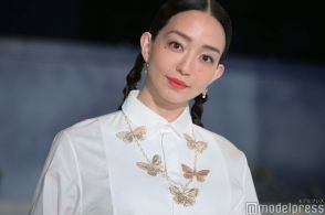 松島花、5年越しハワイ挙式オフショット公開「まるで映画」「美しすぎる」と反響