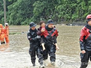 大雨で住民の孤立や避難相次ぐ　1人行方不明＝韓国
