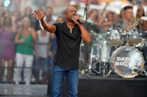 58歳の米カントリー歌手、人種差別発言した31歳の後輩歌手を擁護「より良い人間になった」