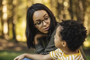 「悪人も善人もいない」子どもたちに政治について、正しく話す方法とは？