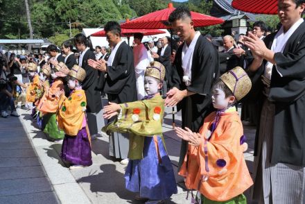 「頑張って歩きたい」 祇園祭・綾傘鉾稚児が社参の儀で決意