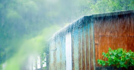 災害級の激しい雨。なぜか、西日本ばかりが多い気がする…じつは、梅雨前線の東側は「パターンが、めちゃくちゃ多い」という「驚きの事実」