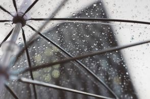 涙も雨水のように…自営業者の長い内需の梅雨＝韓国