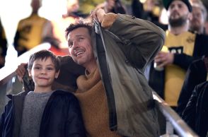 息子と父親の“週末弾丸スタジアム巡り”　ドイツ映画『ぼくとパパ、約束の週末』11月公開