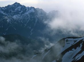 梅雨の晴れ間の「北アルプス・唐松岳」　剱岳＆五竜岳の残雪「絶景レポ」　八方アルペンライン利用で1泊登山