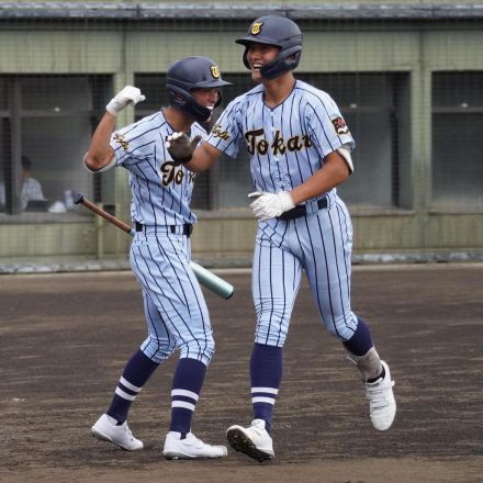 【高校野球】低反発のバットで逆方向に先制２ラン、東海大甲府・益岡潤平が元巨人・仲沢広基監督に夏初陣白星プレゼント