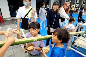 流しそうめん楽しむ　桜丘小の「さくら子ども教室」七夕まつり　福島県相馬市