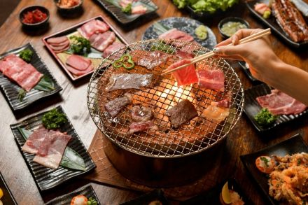 我が家は男所帯で食費がかかるため、焼き肉に行くときはいつも食べ放題です。焼き肉をするなら、お店の単品・食べ放題・自宅のどれが一番安上がりなのでしょうか？