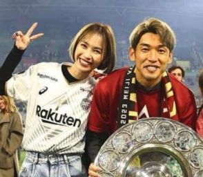 サッカー大迫勇也の美人モデル妻、ドイツ在住の長女との〝Wスレンダー〟2ショットに反響