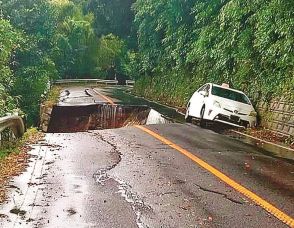 県道が崩落、かろうじて難を逃れる　出雲市大社町日御碕地区は孤立状態「復旧いつになるのか」　島根東部で観測史上最大の雨量
