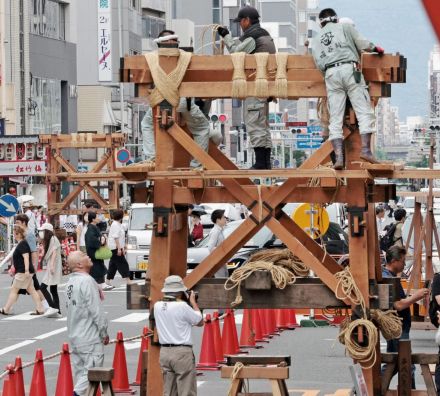 京都・祇園祭の鉾建て始まる　17日の前祭に23基