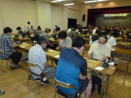 盤上に火花　美作アマ将棋名人戦挑戦者決定大会　名人位獲得をかけて／岡山・津山市