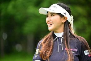 「着こなせるのは峰不二子くらい」　女子ゴルフ臼井麗香のドレスに熱視線…原、河本らも彩った前半戦