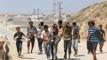 ガザ各地で相次ぐ退避命令　数十万人が何度も移動、避難先は過密状態