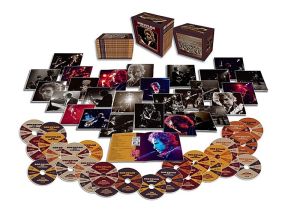 ボブ・ディラン、ザ・バンドとの1974年ツアーの全ライブ音源を収めたCD27枚組セット発売決定