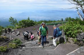 富士山、静岡県側も山開き　2万7000人が事前登録