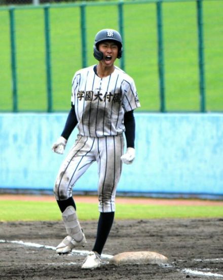 合言葉どおり、みんなのために放ったヒット　熊本学園大付・井上主将