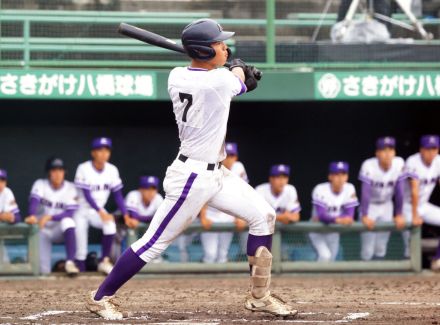 【高校野球】金足農　藪田龍人左翼手が延長１０回に勝ち越し犠飛…明桜を撃破