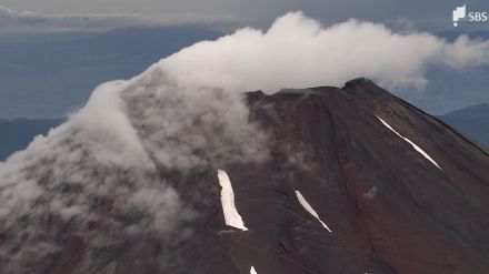 富士山山頂付近で滑落か、男性死亡　静岡側山開きの初日に　40代～70代で身元の確認急ぐ=静岡県警