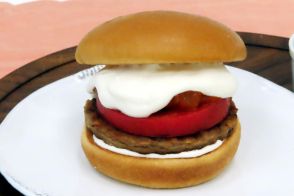 「白いモスバーガー～クアトロチーズソース～」7月17日発売