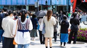 「今の若者は『浮く』ことを病的に恐れている」、30年で貧乏になった日本の若者に何が起きているのか
