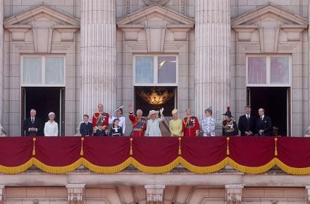 英バッキンガム宮殿、バルコニーにつながる部屋を一般公開、1人75ポンド、国賓迎える広間も