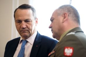ポーランド外相、戦争に勝利すれば「満足」　ＮＡＴＯ共同声明めぐり