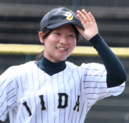 【高校野球】石川大会が開幕…被災した飯田の南芽依マネージャーが始球式