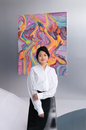 『ミス ディオール展覧会』、女性アーティスト・江上越の作品が与える彩り。