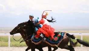 中国・第12回少数民族伝統体育大会の馬術競技が開幕