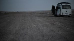 トルクメニスタンの観光名所「地獄の門」を軽自動車で行こうとして挫折した話。「道なき道」を行くも360°闇