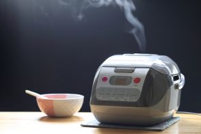 毎日炊飯器でお米を炊いています。3日に1回多めに炊いて冷凍保存したら、年間どのくらい電気代を節約できますか？