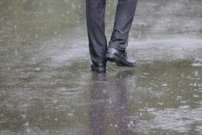 雨の日も安心！　靴を滑りにくくする“裏技”を警視庁伝授