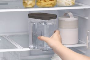 冷水筒の定位置は冷蔵庫のドアポケットって決まってる!?夏の暑い時期には冷蔵庫の棚に置ける小さめサイズが活躍するかも