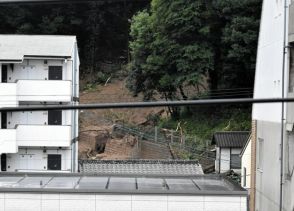 土砂崩れで住宅が被害、数人逃げ遅れの情報　松山城近くの住宅街