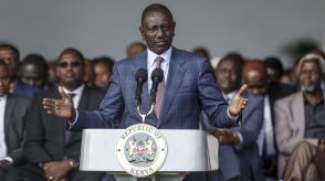 ケニア大統領、閣僚の大半を解任　増税デモ受け