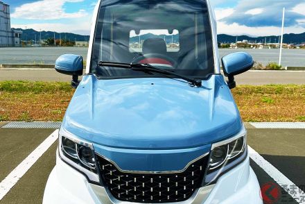 60万円！ “めちゃ細”ボディの「新型車」登場！ 鮮烈レッドの「豪華内装」採用した斬新「新型コンパクトカー」が凄い！