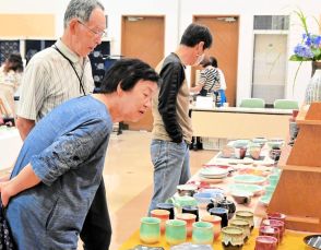 愛好者作品じっくり　15日まで、力作2千点展示　第8回中部陶芸・民芸手しごと展