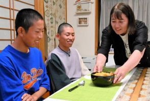 お母さんのカツ丼は店の100倍おいしい　これが双子の「勝負めし」