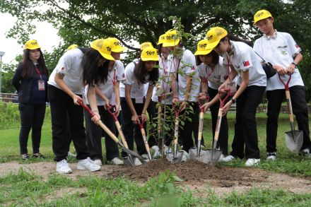 台湾の彰化市から来津　加茂小生徒と交流　グリーンヒルズで記念植樹／岡山・津山市