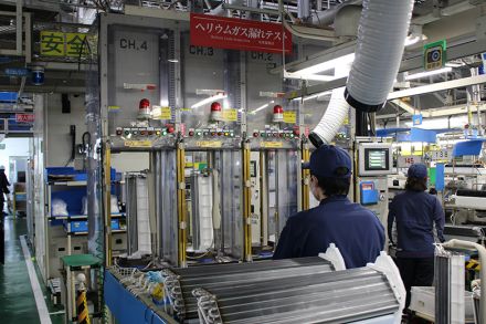 夏到来でエアコン工場フル稼働…ダイキン・三菱電機・パナソニック、自動化・新技術で生産改善に余念なし