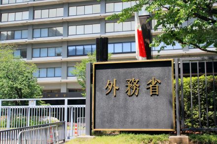 【独自】外務省職員が銭湯の女湯を盗撮しようとして現行犯逮捕…裏口から侵入しスマホ差し込むも店員発見「やってません」否認