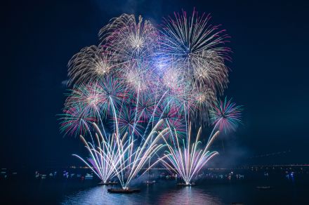 花火と音楽をシンクロさせた「大阪芸術花火」　大阪湾で11月に過去最大スケールで開催